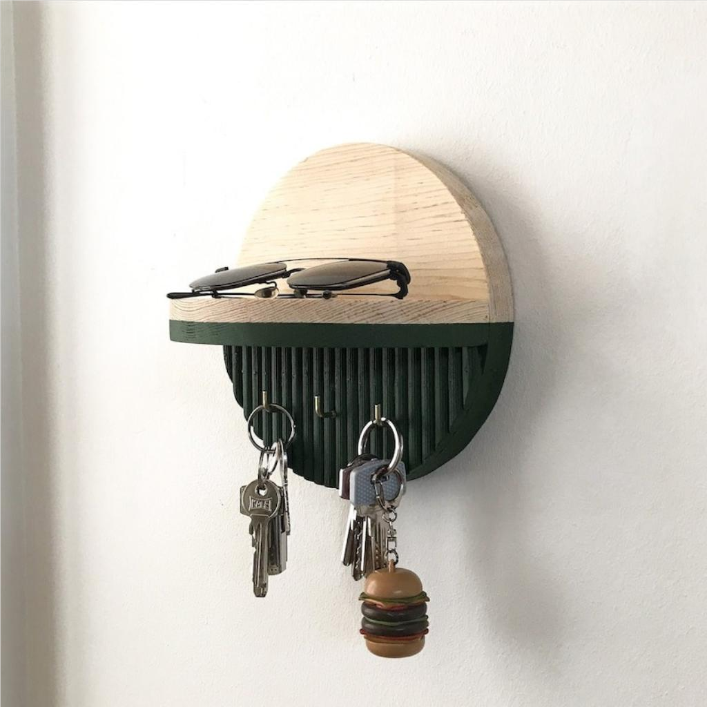 Key Holder with Round Minimalist Shelf